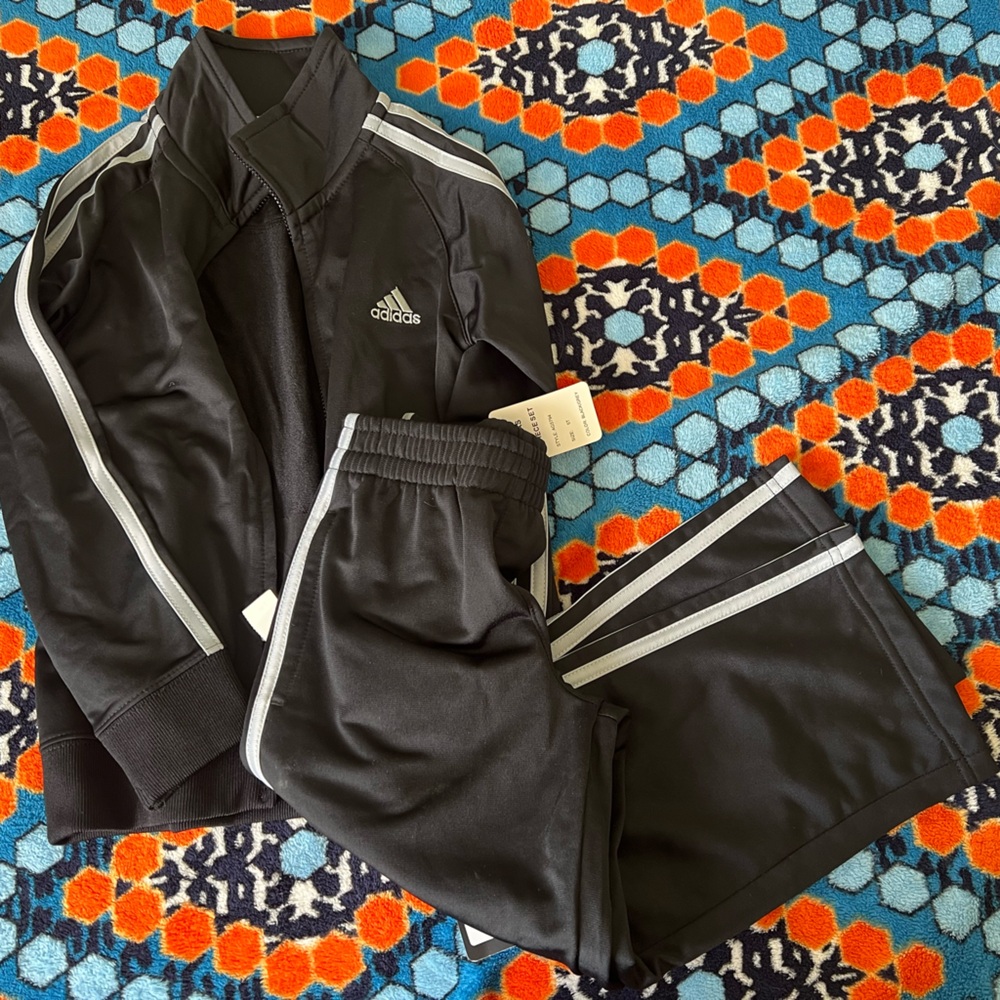 Adidas Boys NEW NWT 2 piece jogging suit set black & white 3 stripe